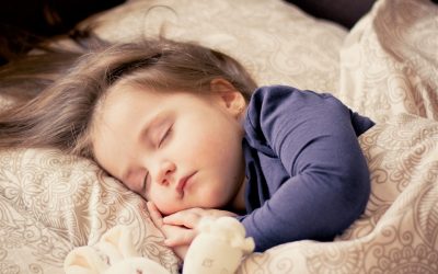 Bebês começam a dormir a noite toda entre 2 e 4 meses de idade